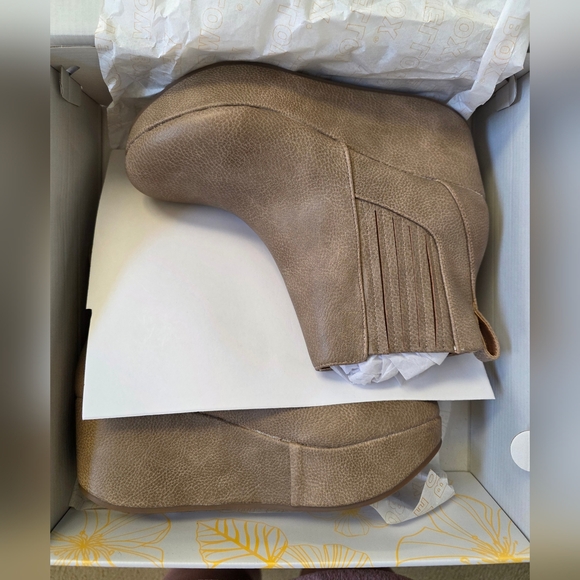 Yellow Box Taupe Neutral Belin Platform Wedge Booties Round Toe Size 7.5 - Picture 12 of 14